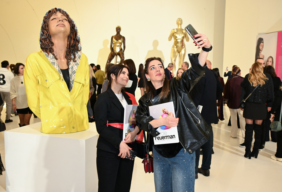 Heydər Əliyev Mərkəzində Kerol Förmenin sərgisinin açılışı olub (FOTO)