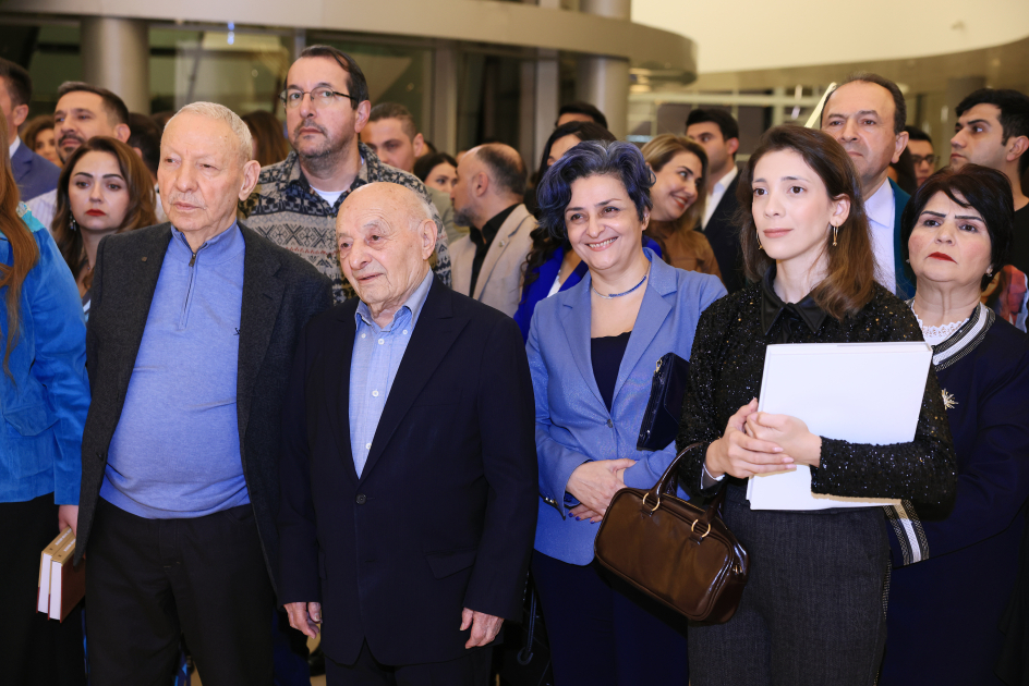 Heydər Əliyev Mərkəzində Kerol Förmenin sərgisinin açılışı olub (FOTO)