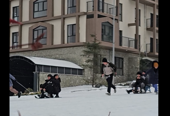 Kəlbəcərdə uşaqlar üçün kirşə əyləncəsi (VİDEO)