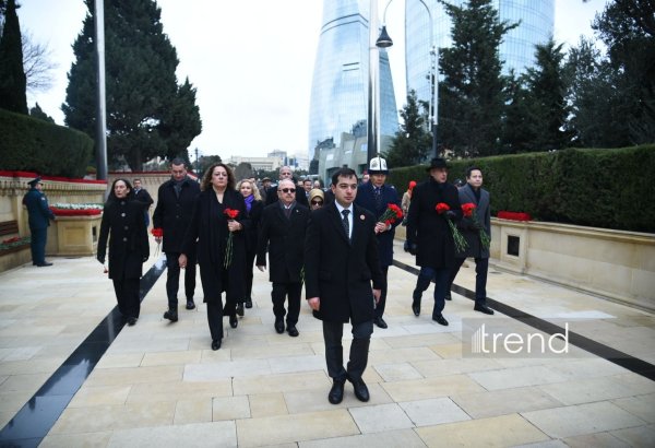 Səfirlər Şəhidlər Xiyabanını ziyarət etdi (FOTO)
