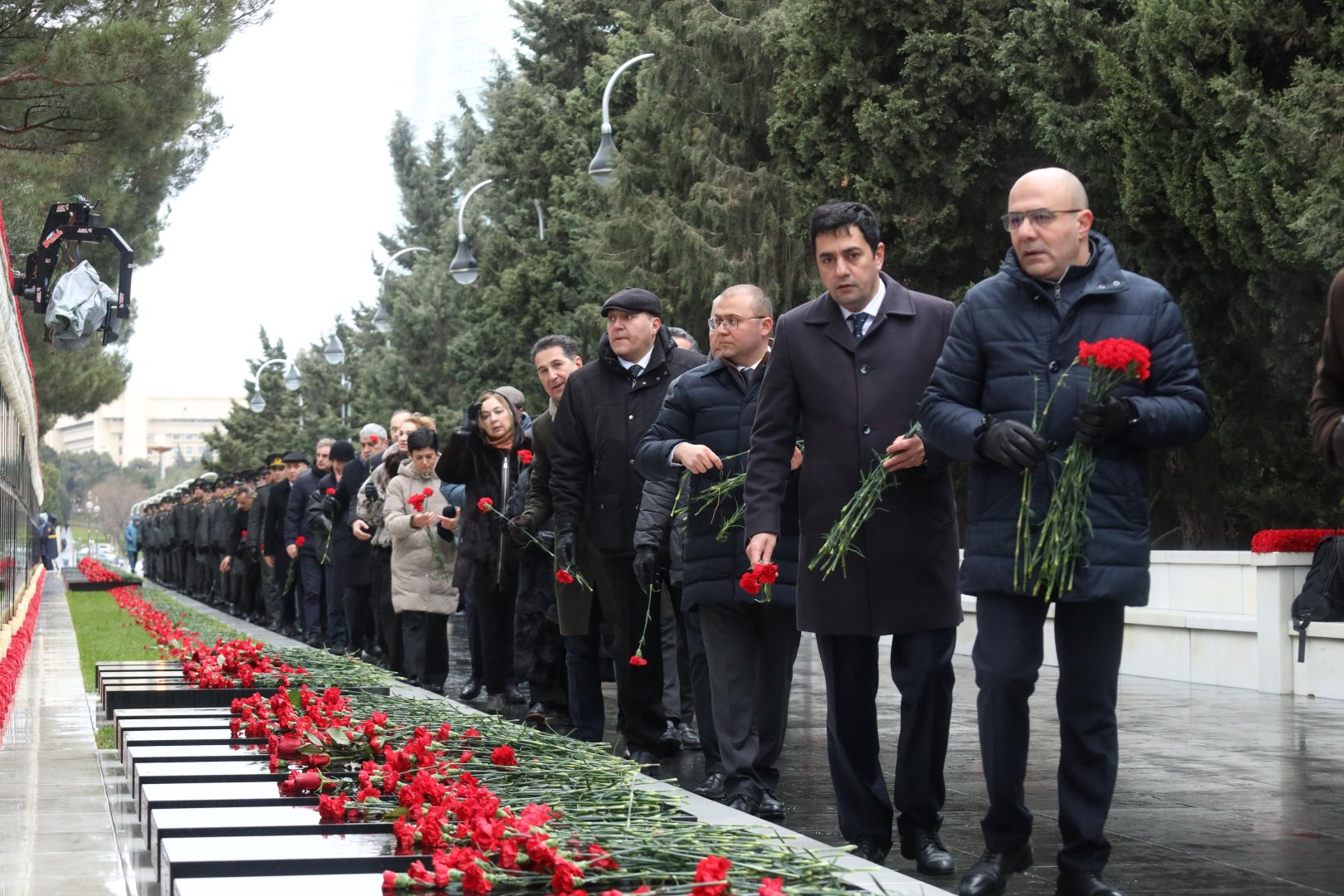 Səhiyyə Nazirliyinin rəhbərliyi və kollektivi 20 Yanvar şəhidlərinin xatirəsini yad edib (FOTO)