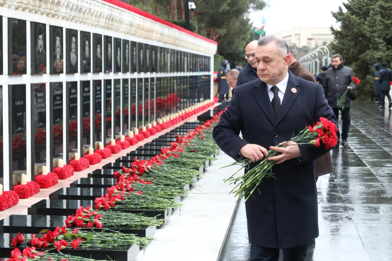 Səhiyyə Nazirliyinin rəhbərliyi və kollektivi 20 Yanvar şəhidlərinin xatirəsini yad edib (FOTO)