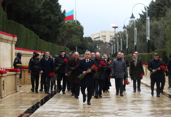 Səhiyyə Nazirliyinin rəhbərliyi və kollektivi 20 Yanvar şəhidlərinin xatirəsini yad edib (FOTO)