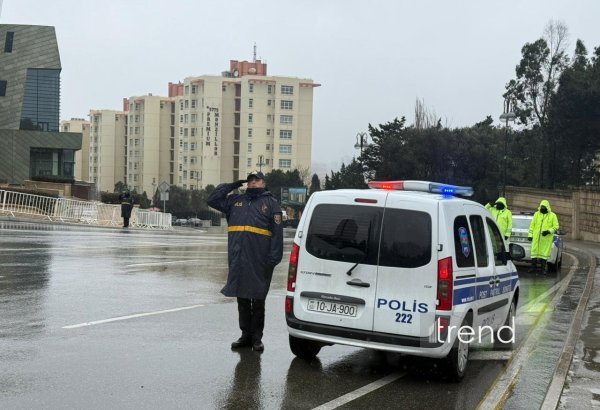 Azərbaycanda 20 Yanvar şəhidlərinin xatirəsi bir dəqiqəlik sükutla yad edildi (FOTO)