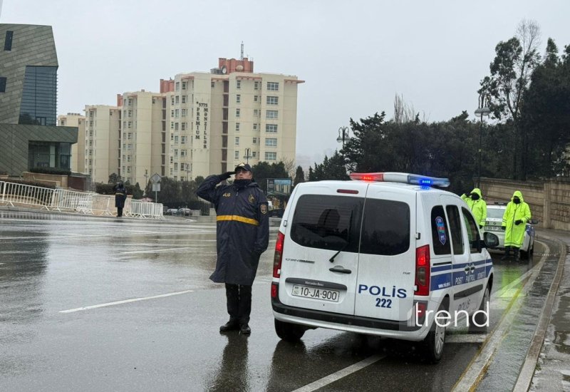 Azərbaycanda 20 Yanvar şəhidlərinin xatirəsi bir dəqiqəlik sükutla yad edildi (FOTO)