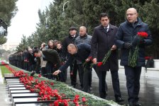 Səhiyyə Nazirliyinin rəhbərliyi və kollektivi 20 Yanvar şəhidlərinin xatirəsini yad edib (FOTO)