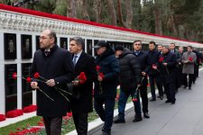 ADY rəhbərliyi Ümumxalq Hüzn Günü ilə əlaqədar Şəhidlər xiyabanını ziyarət edib (FOTO)