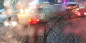 Bakıda qarlı hava səbəbindən bu küçələrdə nəqliyyatın hərəkəti çətinləşdi (FOTO)