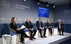 Prezident İlham Əliyev Davosda “Avrasiyanın iqtisadi özünəməxsusluğunun müəyyənləşdirilməsi” mövzusunda panel iclasında iştirak edib (FOTO) (YENİLƏNİB)
