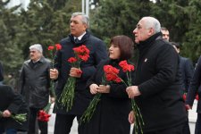 Dövlət və hökumət rəsmiləri Şəhidlər xiyabanını ziyarət ediblər (FOTO)