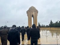 Azərbaycan xalqı 20 Yanvar faciəsi qurbanlarının əziz xatirəsini yad edib (FOTO) (YENİLƏNİB)