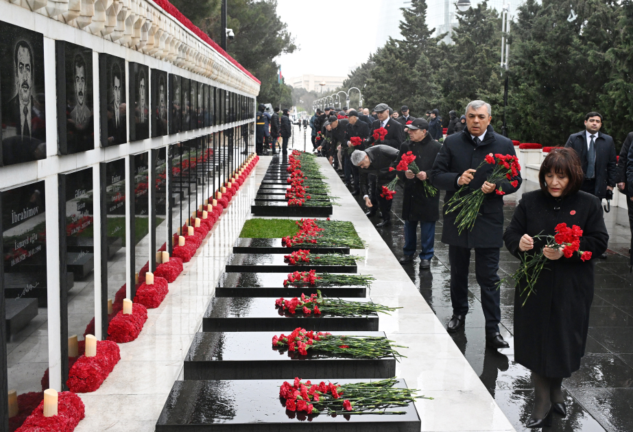 Dövlət və hökumət rəsmiləri Şəhidlər xiyabanını ziyarət ediblər (FOTO)