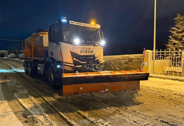 Bakıda qarın təmizlənməsi ilə bağlı operativ tədbirlər həyata keçirilir (FOTO)