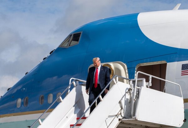 Trampı daşıyan təyyarə Sürixə uçdu (YENİLƏNİB)