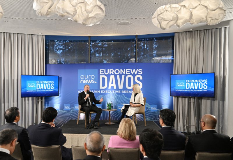 Prezident İlham Əliyev Davosda “Azərbaycan rəhbərliyi ilə səhər yeməyi” adlı tədbirdə iştirak edib (FOTO)