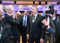 Prezident İlham Əliyev Ümumdünya İqtisadi Forumu çərçivəsində panel iclasda iştirak edib (FOTO/VİDEO)