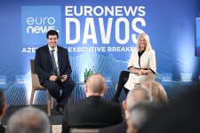 Prezident İlham Əliyev Davosda “Azərbaycan rəhbərliyi ilə səhər yeməyi” adlı tədbirdə iştirak edib (FOTO)