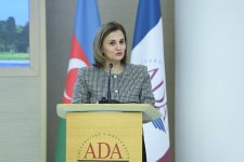 XİN və ADA Universiteti gənc diplomatları sertifikatlarla təltif etdi (FOTO)