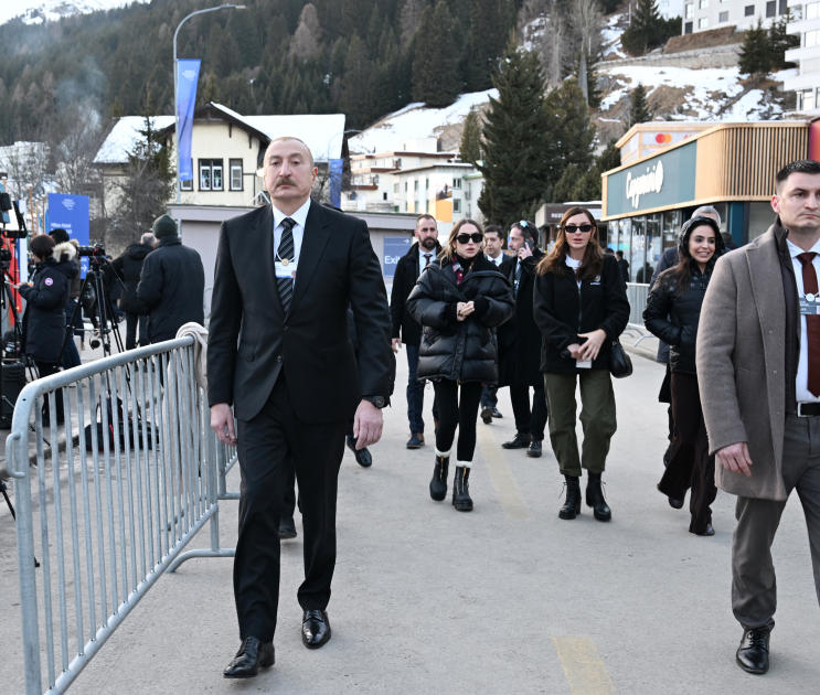 Prezident İlham Əliyev Ümumdünya İqtisadi Forumu çərçivəsində panel iclasda iştirak edib (FOTO/VİDEO)