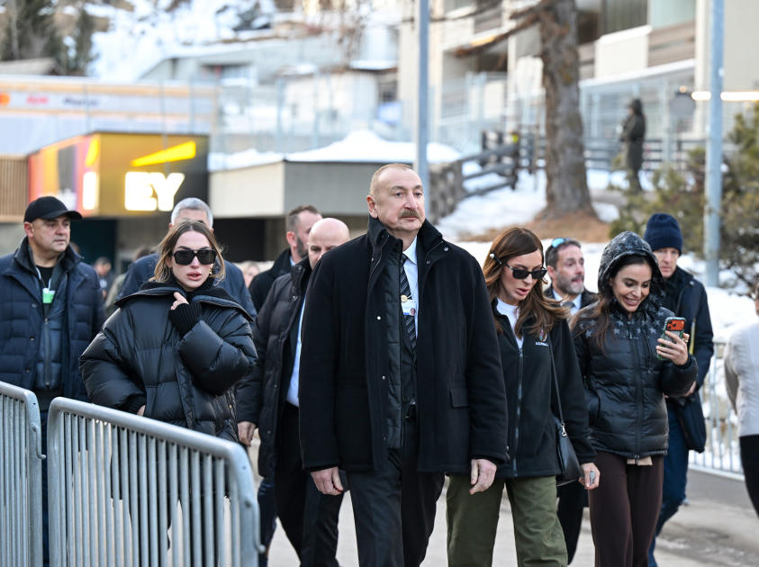 Prezident İlham Əliyev Ümumdünya İqtisadi Forumu çərçivəsində panel iclasda iştirak edib (FOTO/VİDEO)