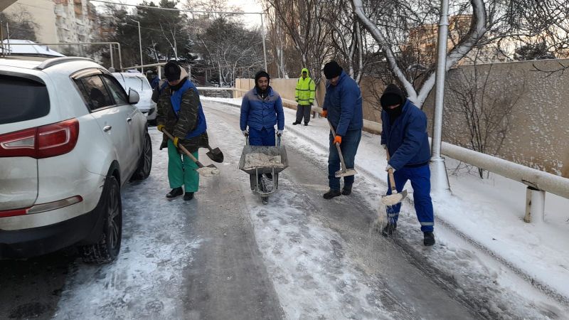 Bakıda qarın təmizlənməsi ilə bağlı operativ tədbirlər həyata keçirilir (FOTO)