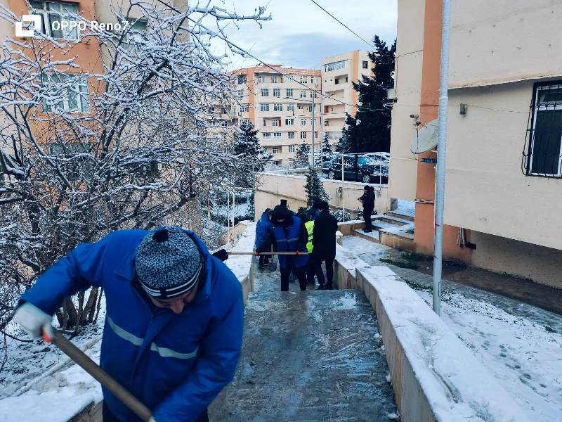 Bakıda qarın təmizlənməsi ilə bağlı operativ tədbirlər həyata keçirilir (FOTO)