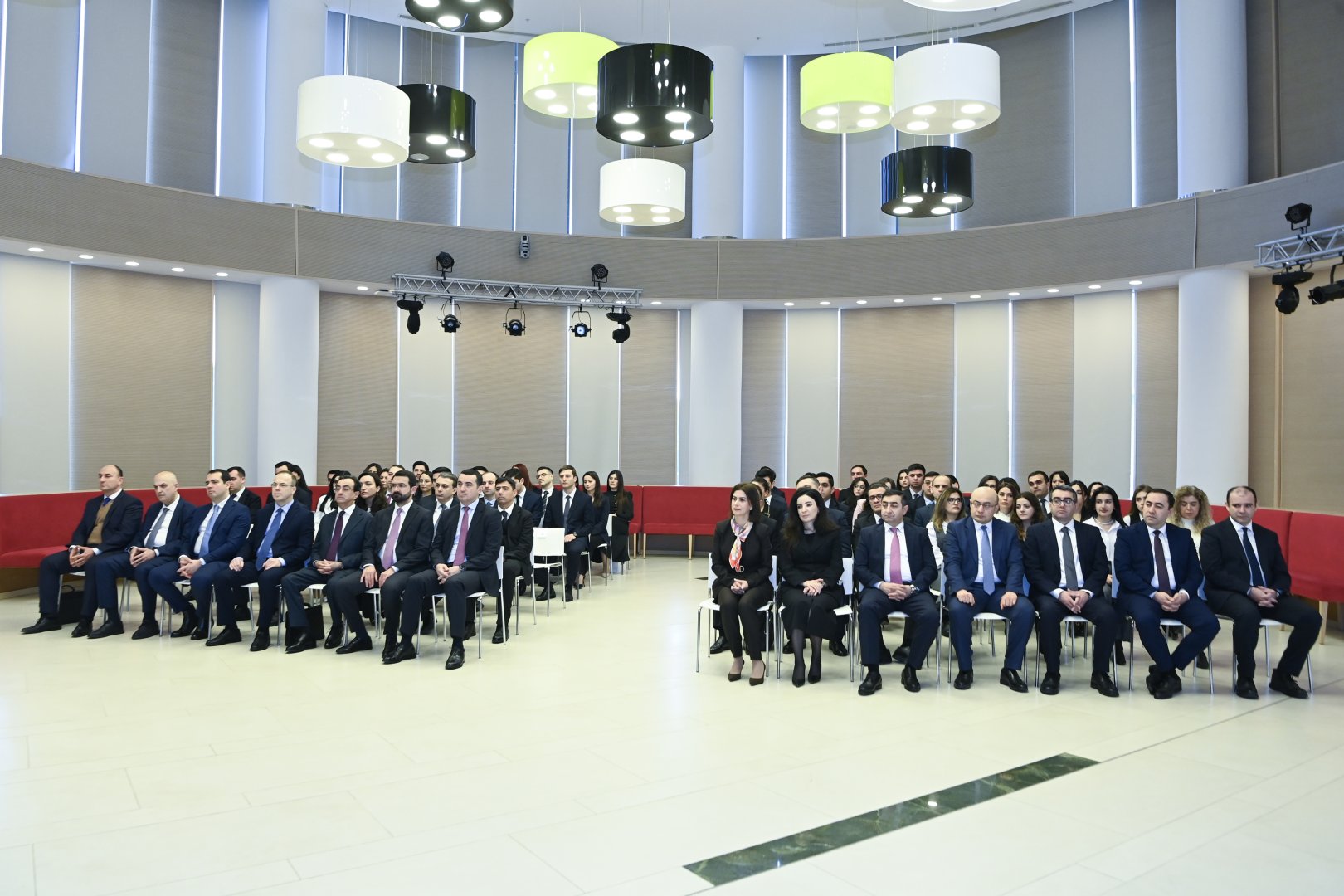 XİN və ADA Universiteti gənc diplomatları sertifikatlarla təltif etdi (FOTO)