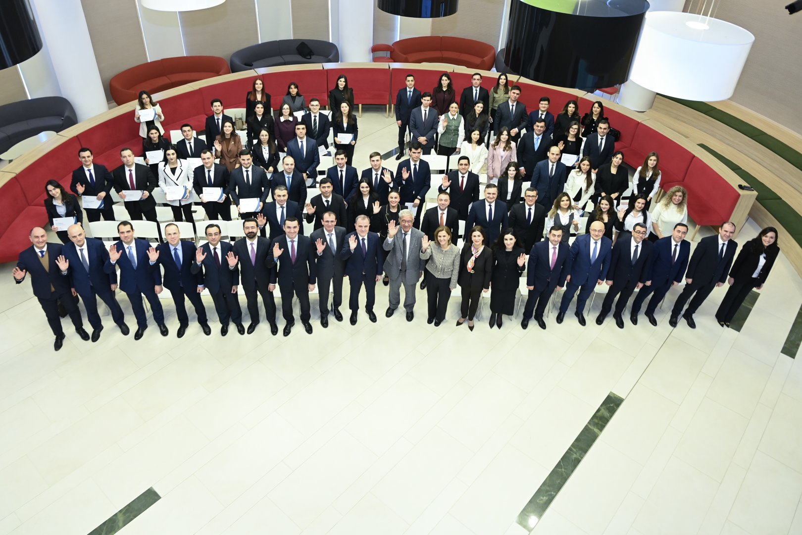 XİN və ADA Universiteti gənc diplomatları sertifikatlarla təltif etdi (FOTO)