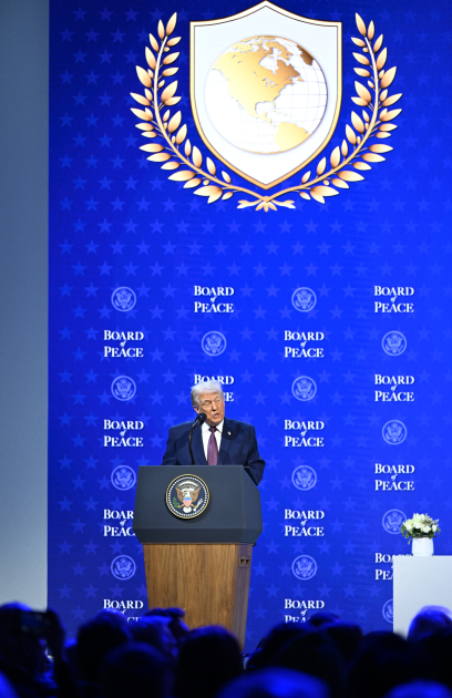 Prezident İlham Əliyev Davosda “Sülh Şurasının Nizamnaməsi” sənədinin imzalanma mərasimində iştirak edib (FOTO)