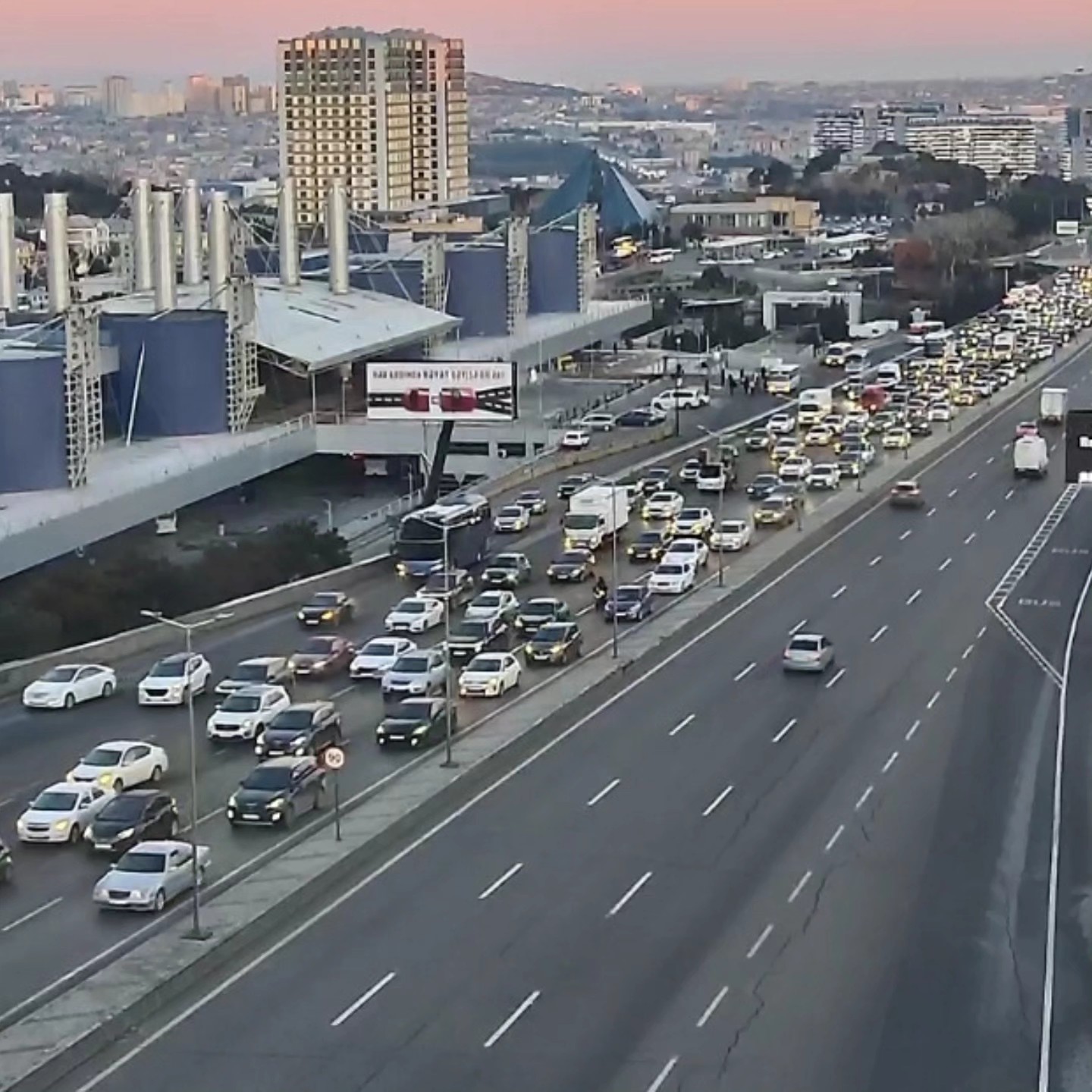 DİQQƏT: Bu yollarda tıxac var - SİYAHI (FOTO)