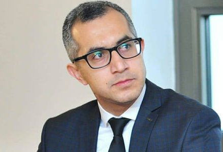 Təhsil eksperti məhkəmə zalında həbs edildi