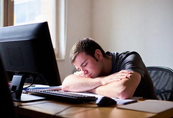 Günorta yuxusunun müstəsna faydaları aşkarlandı