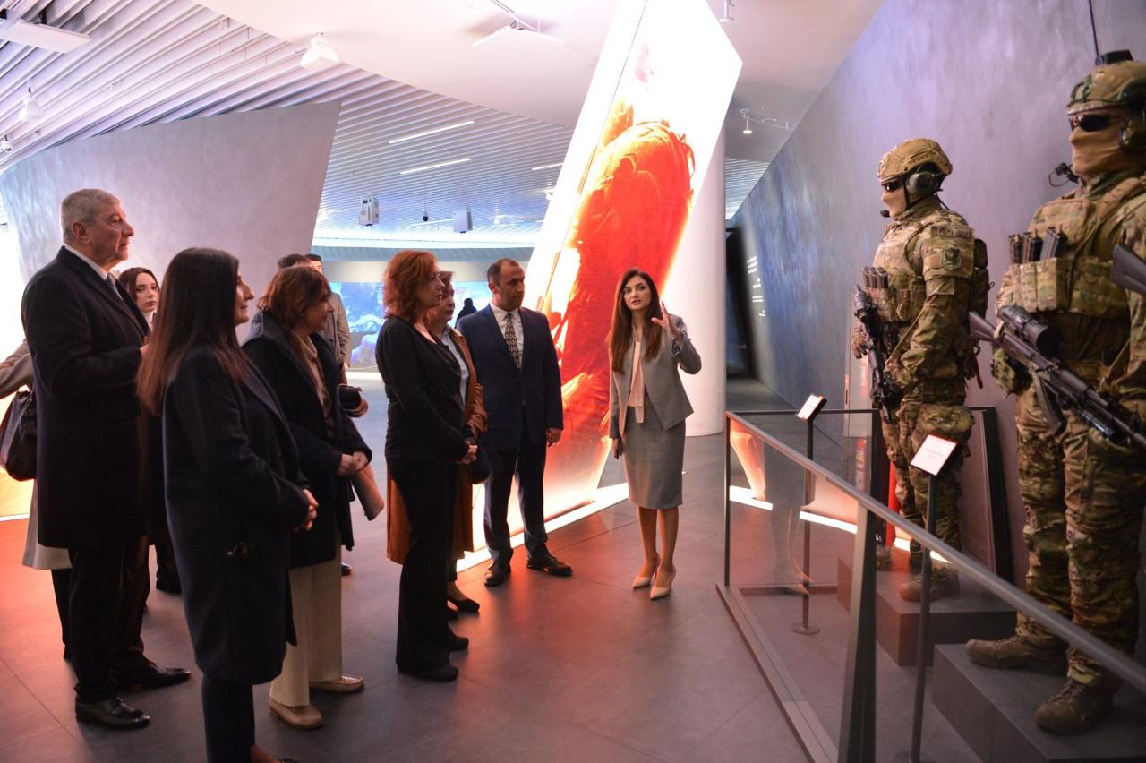 İspaniya Deputatlar Konqresinin spikeri Fəxri xiyabanı və Zəfər parkını ziyarət edib (FOTO)