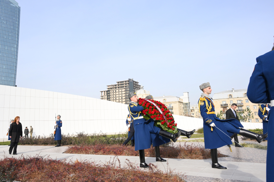 Fransina Armenqol Sosias Bakıda Zəfər parkını ziyarət etdi (FOTO)