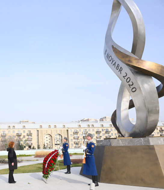 Fransina Armenqol Sosias Bakıda Zəfər parkını ziyarət etdi (FOTO)