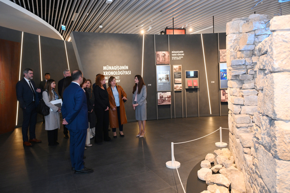 Fransina Armenqol Sosias Bakıda Zəfər parkını ziyarət etdi (FOTO)
