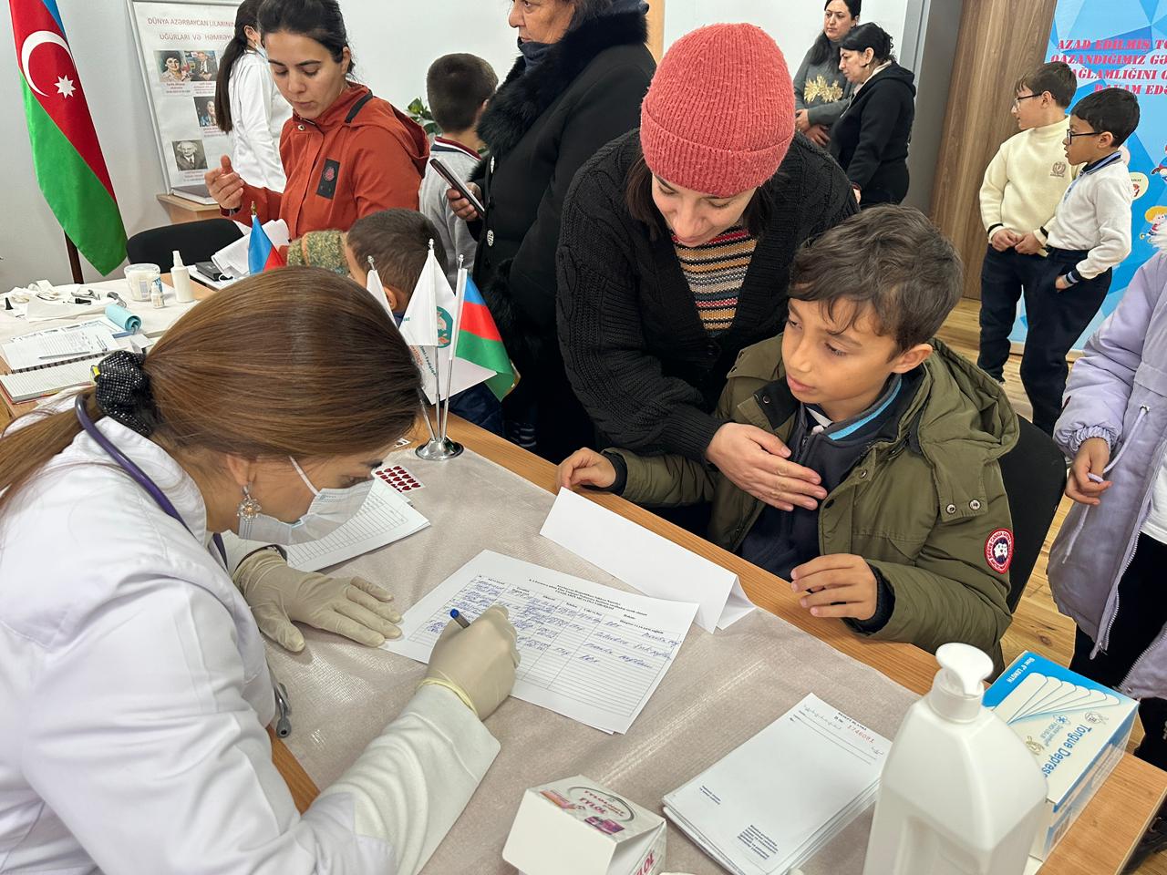 Nazirlik Ağdamın balaca sakinlərini müayinədən keçirdi (FOTO)