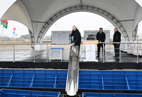 Prezident İlham Əliyev Sumqayıt Sənaye Parkında polipropilen və laminatlı kisə istehsalı müəssisəsinin təməlini qoyub (FOTO/VİDEO)
