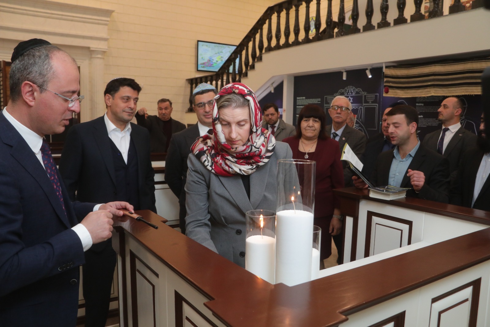 Qırmızı Qəsəbədə holokost qurbanlarının xatirəsi yad edilib (FOTO)