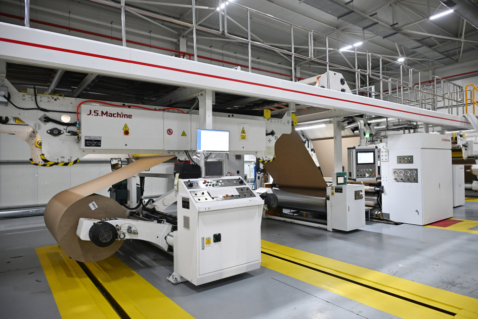 Prezident İlham Əliyev Sumqayıt Sənaye Parkında karton və qutu taralarının istehsalı müəssisəsinin açılışında iştirak edib (FOTO)