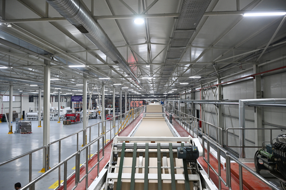 Prezident İlham Əliyev Sumqayıt Sənaye Parkında karton və qutu taralarının istehsalı müəssisəsinin açılışında iştirak edib (FOTO)