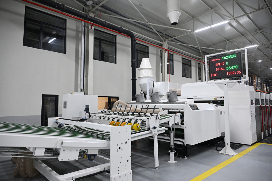 Prezident İlham Əliyev Sumqayıt Sənaye Parkında karton və qutu taralarının istehsalı müəssisəsinin açılışında iştirak edib (FOTO)