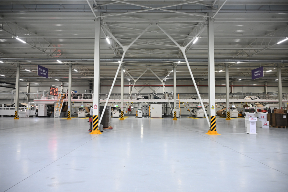 Prezident İlham Əliyev Sumqayıt Sənaye Parkında karton və qutu taralarının istehsalı müəssisəsinin açılışında iştirak edib (FOTO)