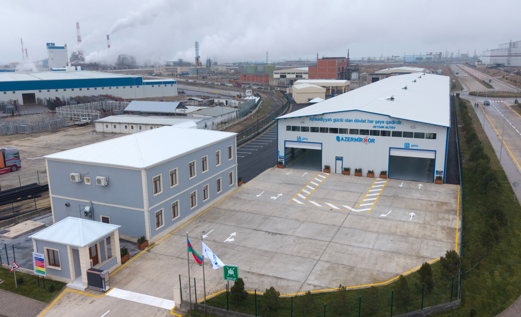 Prezident İlham Əliyev Sumqayıt Sənaye Parkında güzgü vərəqələrin istehsalı zavodunun açılışında iştirak edib