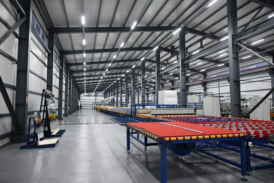 Prezident İlham Əliyev Sumqayıt Sənaye Parkında güzgü vərəqələrin istehsalı zavodunun açılışında iştirak edib