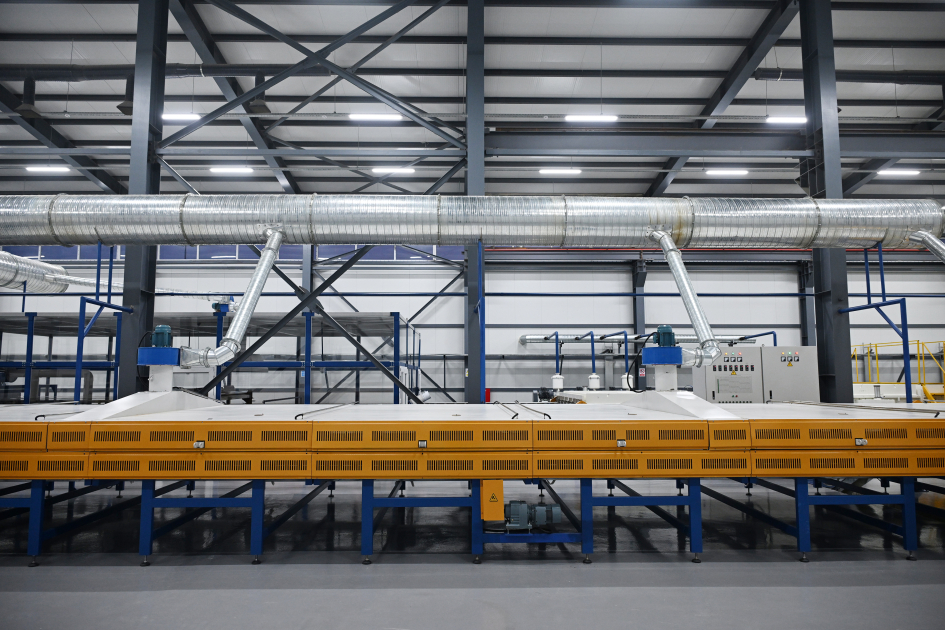 Prezident İlham Əliyev Sumqayıt Sənaye Parkında güzgü vərəqələrin istehsalı zavodunun açılışında iştirak edib