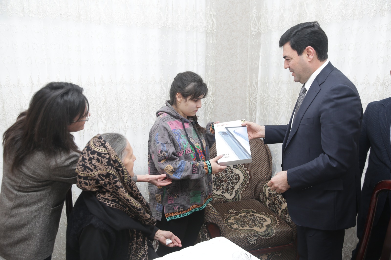 Xaçmazın icra başçısı 20 yaşı tamam olan şəhid övladını təbrik edib (FOTO)