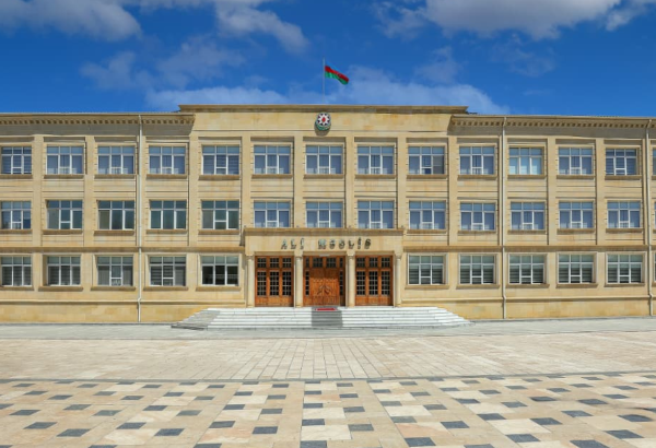 Ali Məclis deputatının köməkçisinin hüquqi statusu yaradılır