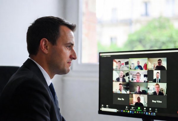 Fransada dövlət qulluqçularının “Zoom”dan istifadəsi qadağan ediləcək