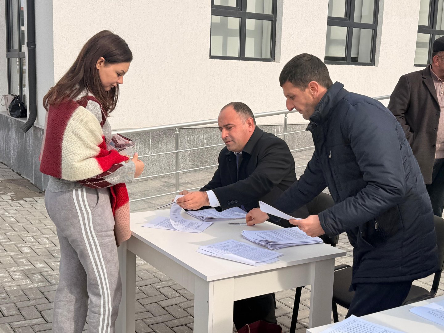 Cəbrayıl rayonunun Horovlu kəndinə çatan ailələrə evlərinin açarları təqdim edildi (FOTO) (YENİLƏNİB)